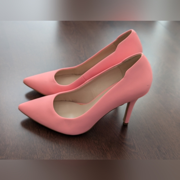 Shoes - Picture 2 of 7